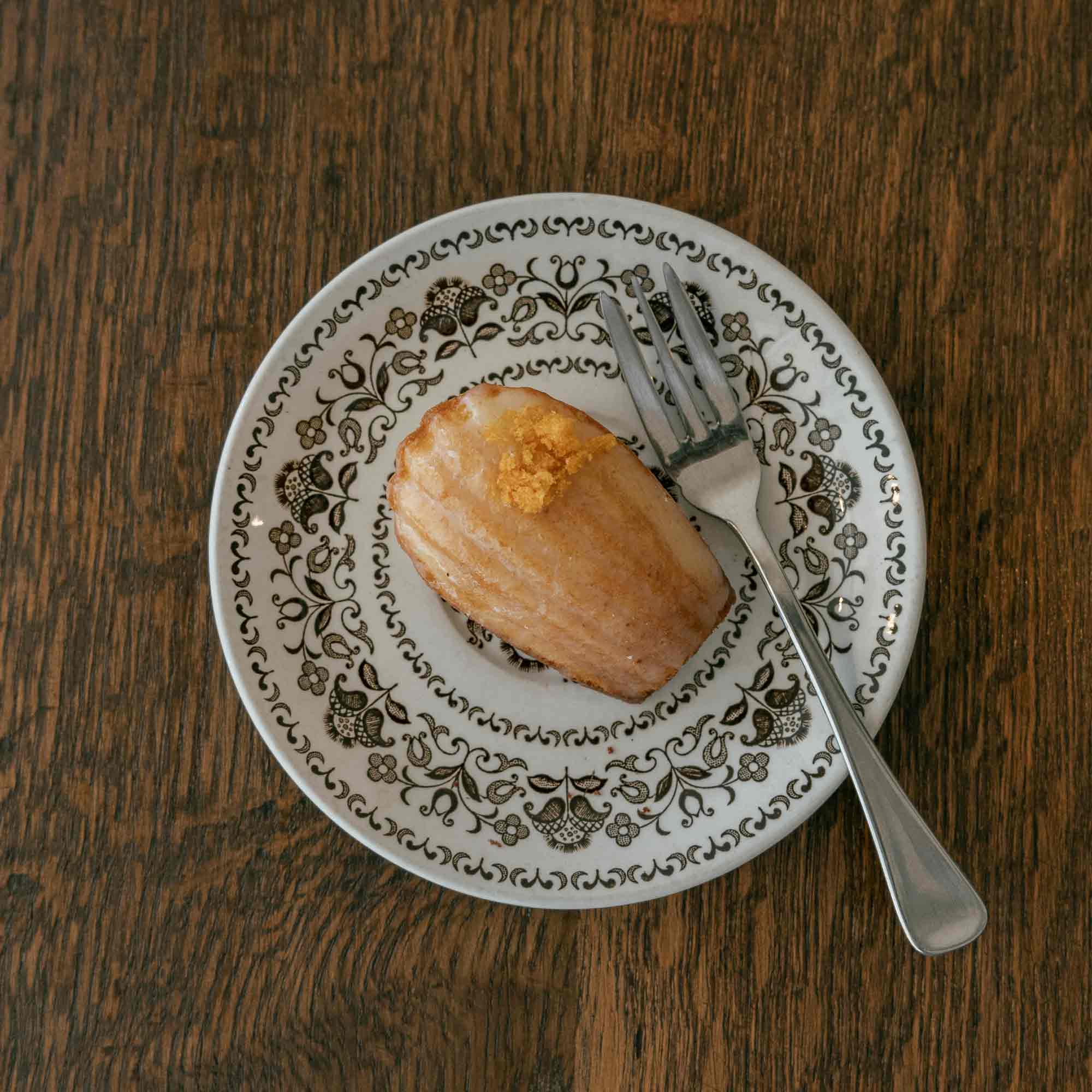 Madeleine – Classic French Tea Cakes in Pistachio, Yuzu & Jujube